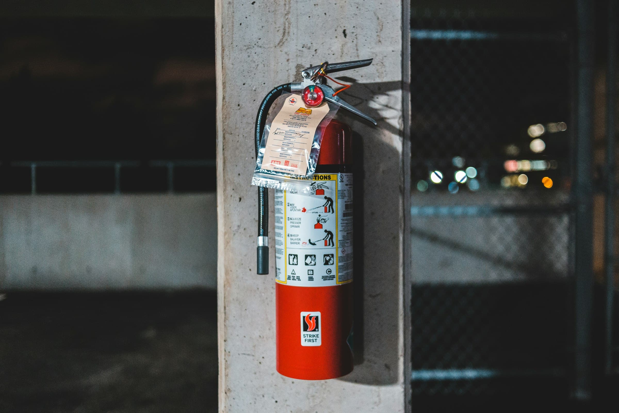 Feuerlöscher als Teil der Brandschutzausrüstung